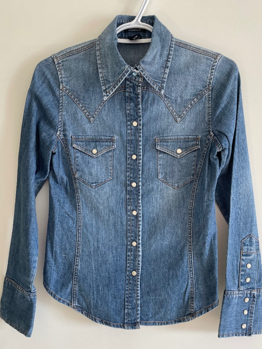 EUC Women’s Gap Denim Stretch Western Button Down Shirt With Pearl Snaps XSmall